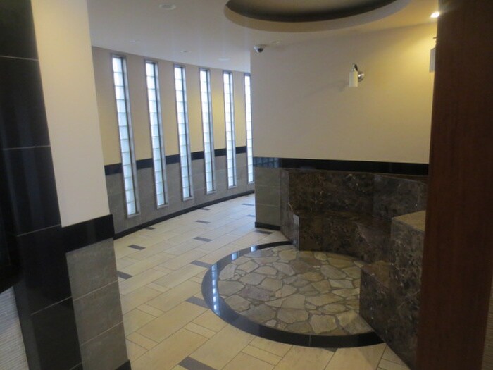 物件外観写真4　(エントランス部分)