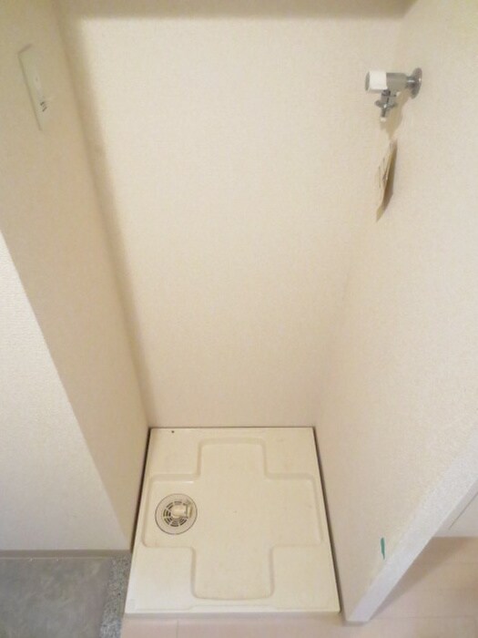 物件内観写真13　(洗濯機置場)