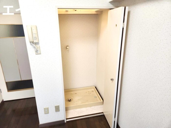 物件内観写真13　(洗濯機置場)