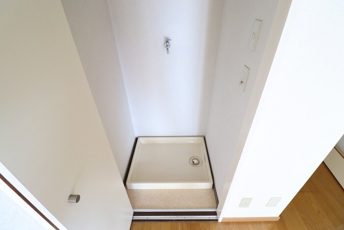 物件内観写真15　(洗濯機置場)