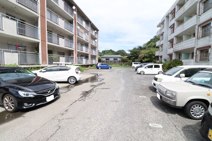 物件外観写真3　(駐車場)