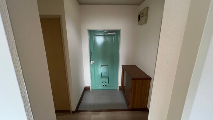 物件内観写真11　(玄関)