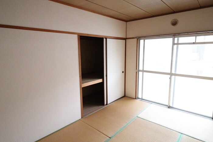 物件内観写真12　(収納)