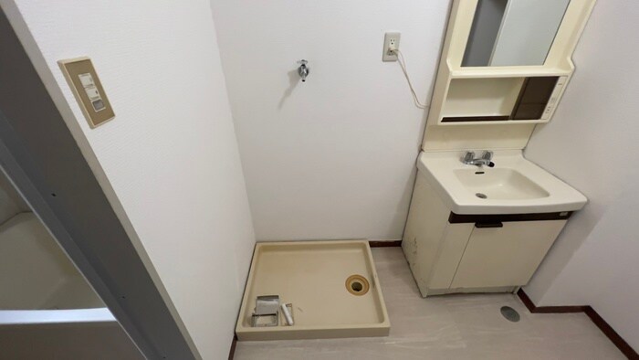 物件内観写真14　(洗濯機置場)