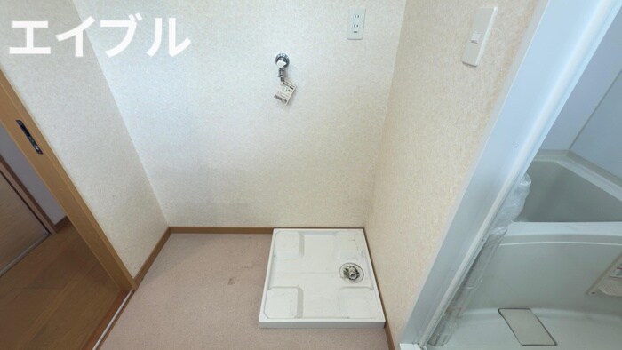 物件内観写真16　(洗濯機置場)