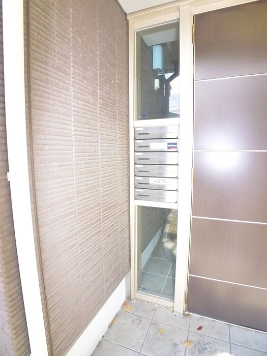 物件外観写真4　(エントランス部分)