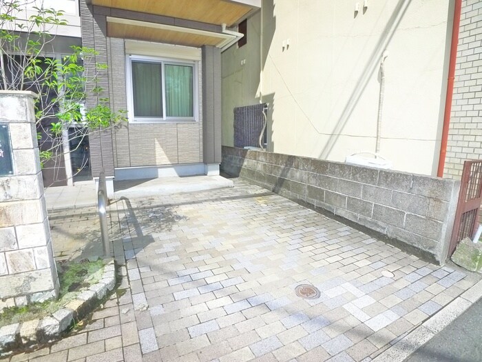 物件外観写真5　(駐車場)