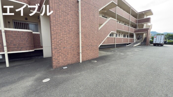 物件外観写真4　(エントランス部分)