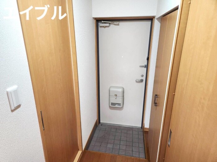 物件内観写真13　(玄関)