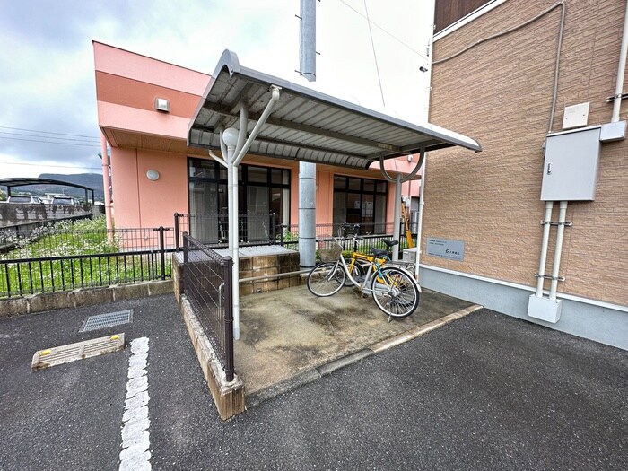 物件外観写真3　(駐輪場)