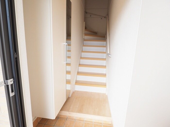 物件内観写真13　(玄関)