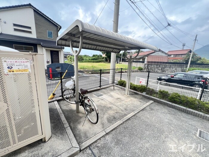 物件外観写真3　(駐輪場)
