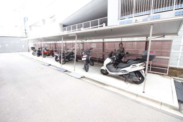 物件外観写真5　(駐輪場)
