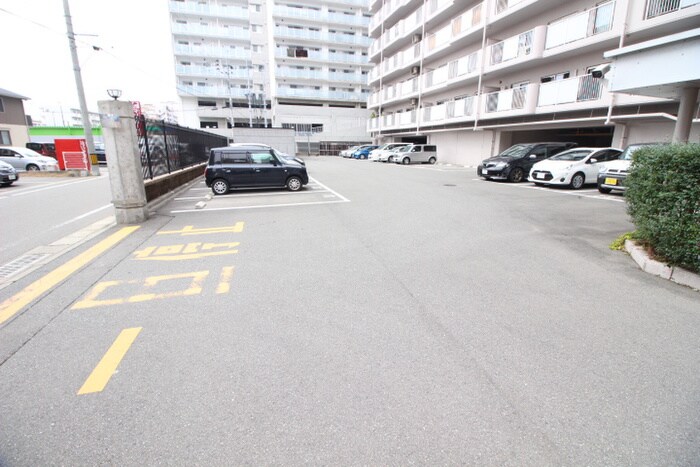 物件外観写真6　(駐車場)