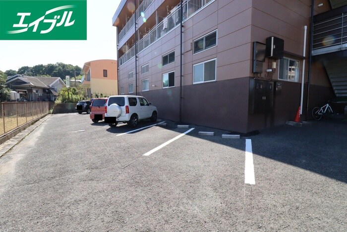 物件外観写真2　(駐車場)