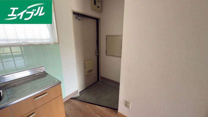 物件内観写真13　(玄関)