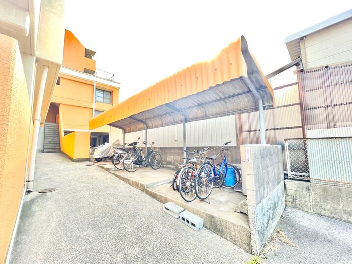 物件外観写真2　(駐輪場)