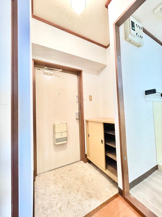 物件内観写真12　(玄関)