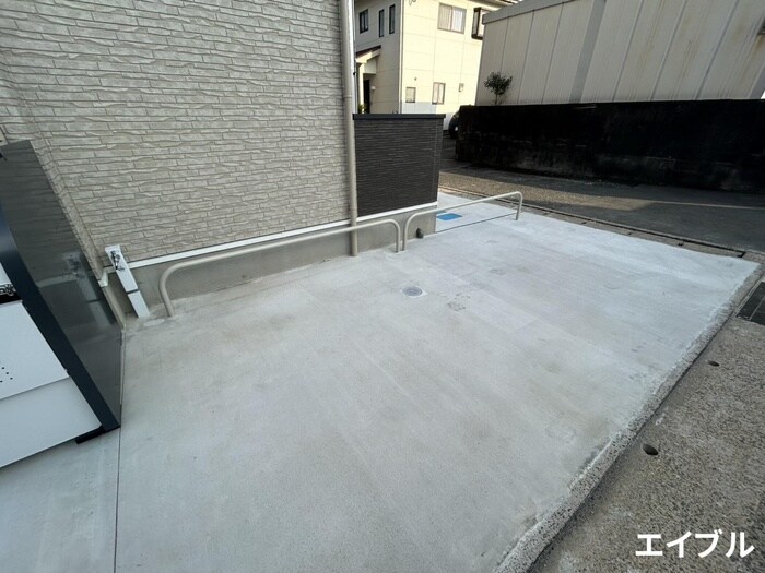 物件外観写真4　(駐輪場)