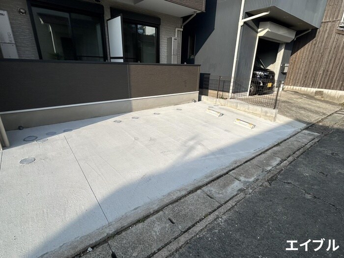 物件外観写真5　(駐車場)