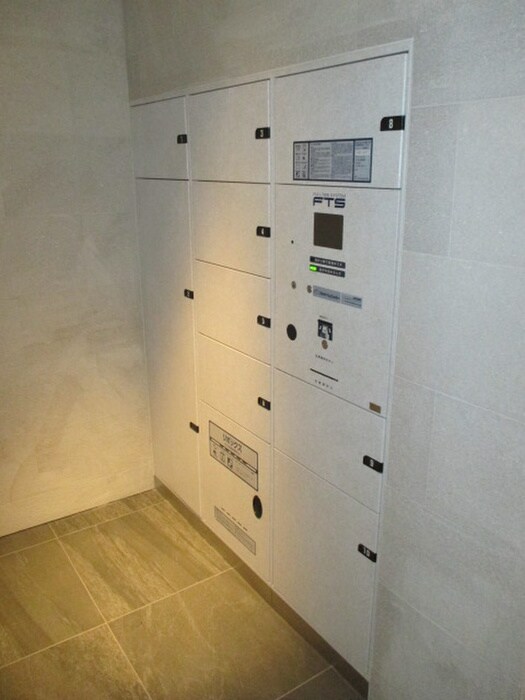 物件外観写真4　(エントランス部分)