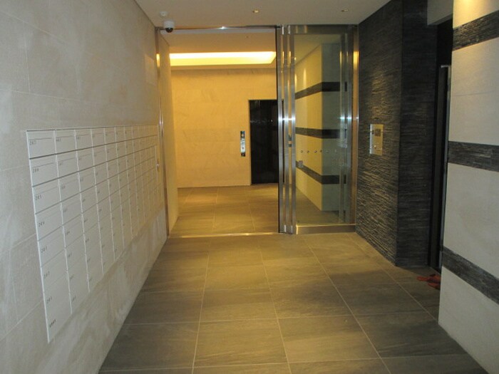 物件外観写真5　(エントランス部分)