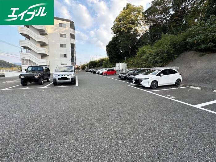 物件外観写真2　(駐車場)