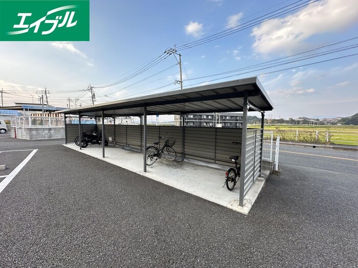 物件外観写真3　(駐輪場)