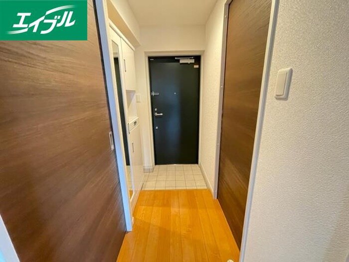 物件内観写真13　(玄関)