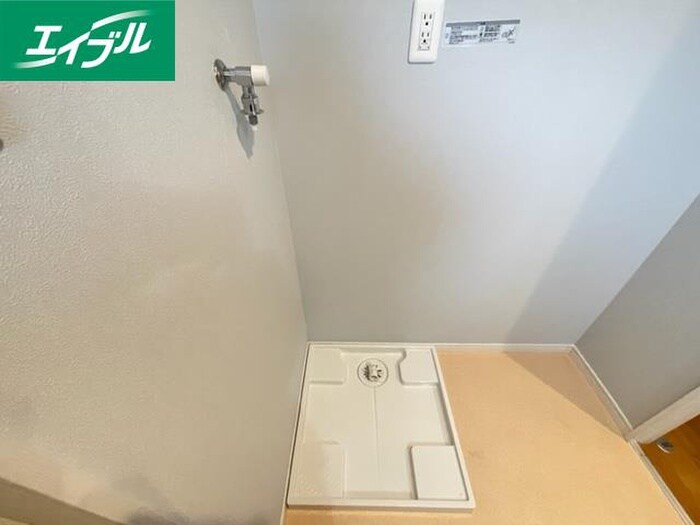 物件内観写真16　(洗濯機置場)