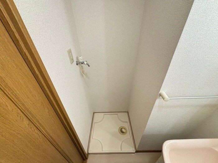 物件内観写真12　(洗濯機置場)