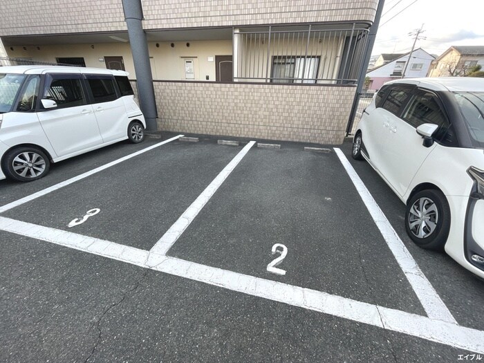物件外観写真3　(駐車場)