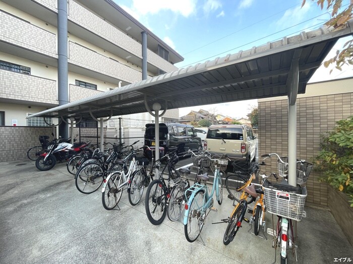 物件外観写真4　(駐輪場)