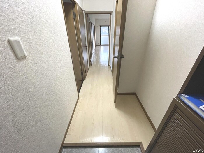 物件内観写真12　(玄関)