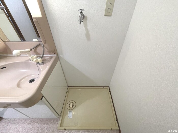 物件内観写真15　(洗濯機置場)