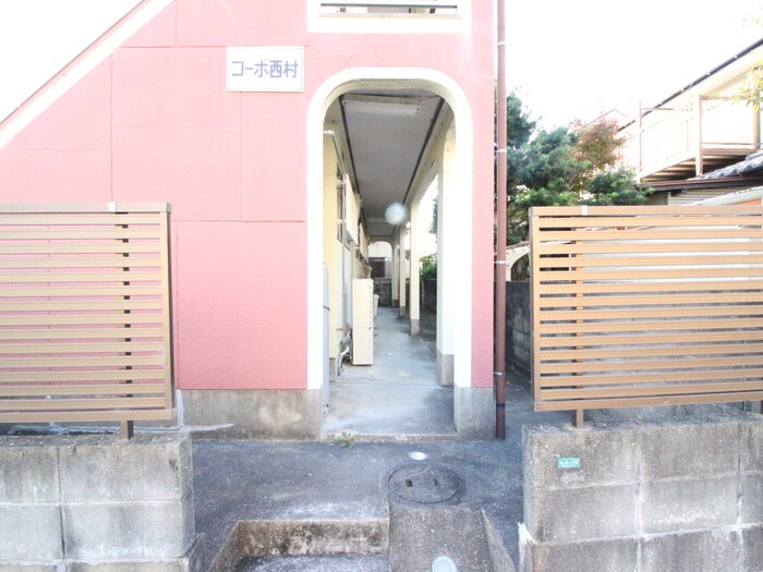 物件外観写真3　(エントランス部分)