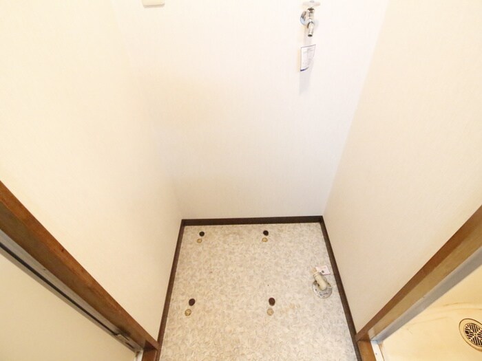 物件内観写真14　(洗濯機置場)