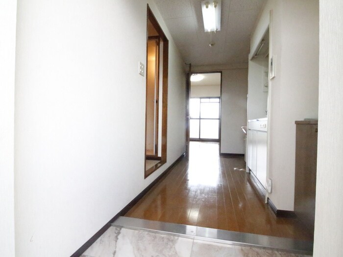 物件内観写真16　(玄関)