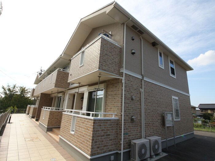 物件外観写真3　(エントランス部分)