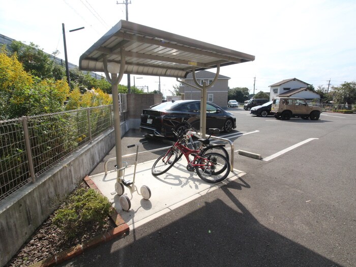 物件外観写真4　(駐輪場)