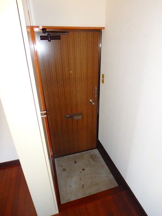 物件内観写真2　(玄関)