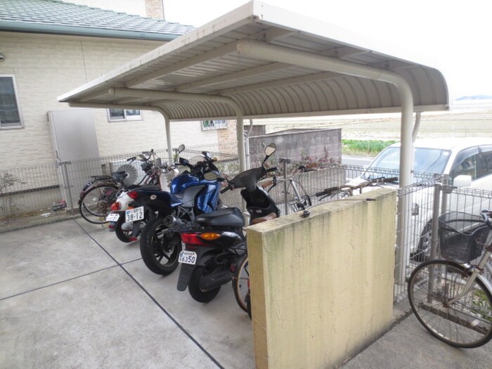 物件外観写真3　(駐輪場)