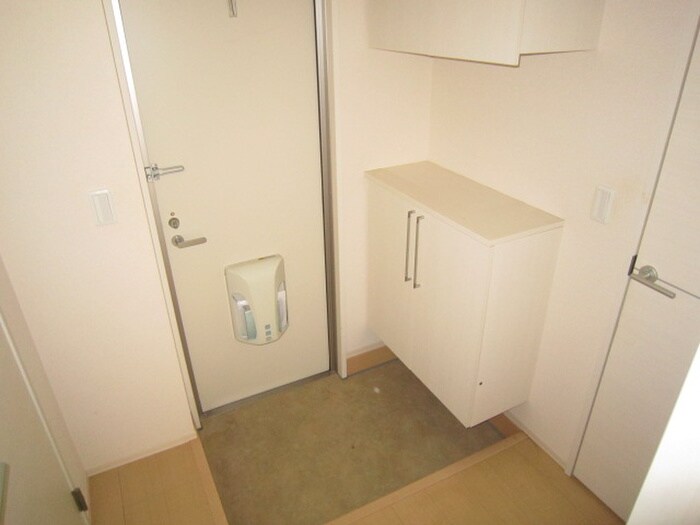 物件内観写真11　(玄関)