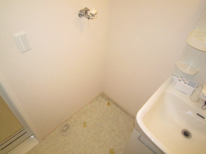 物件内観写真13　(洗濯機置場)