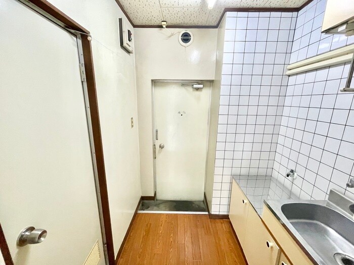 物件内観写真10　(玄関)