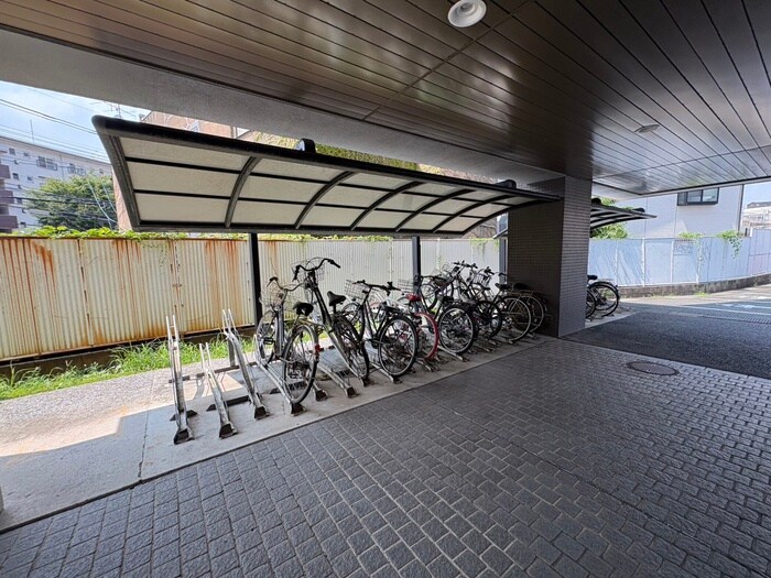 物件外観写真3　(駐輪場)