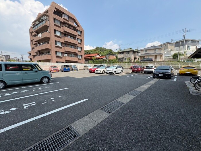 物件外観写真6　(駐車場)