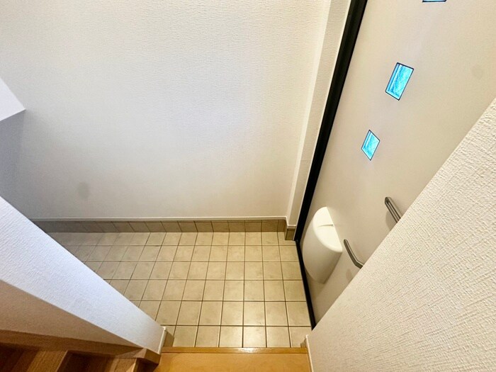 物件内観写真11　(玄関)