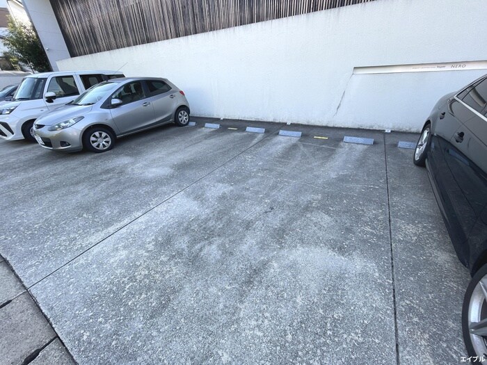 物件外観写真3　(駐車場)