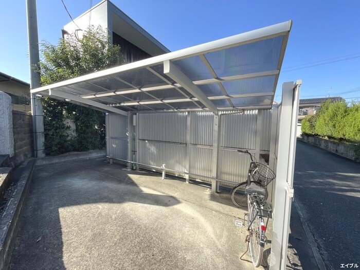 物件外観写真4　(駐輪場)